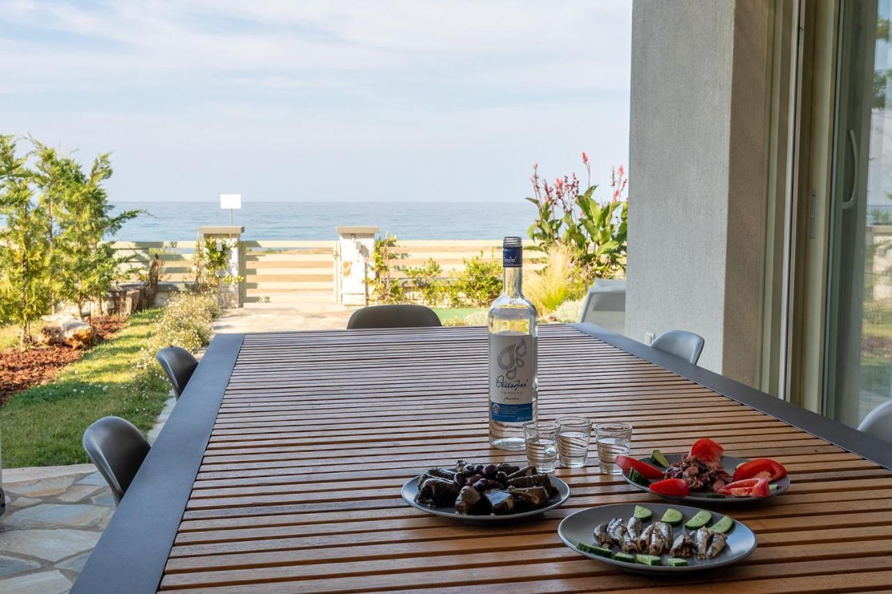 Sea And Sun Luxury Pools' Villas Chorefton Exterior photo