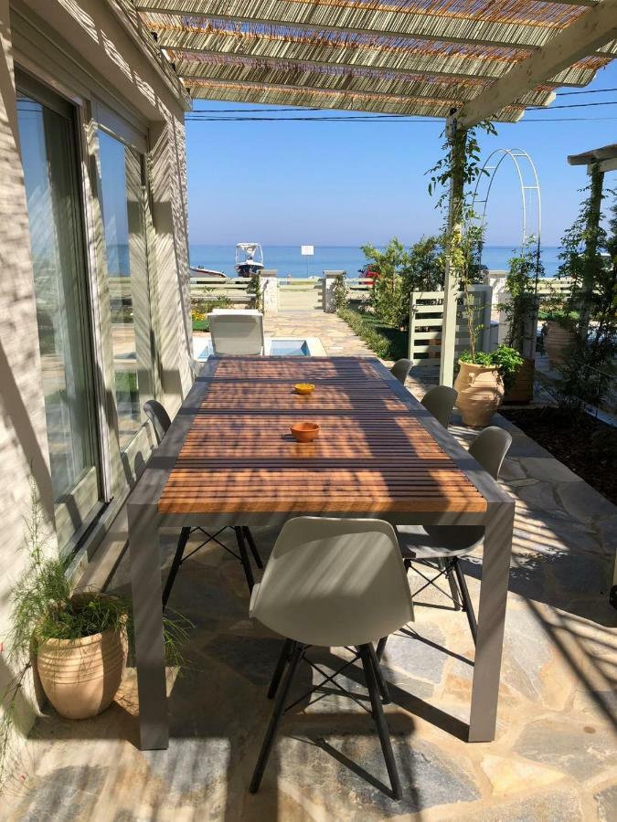 Sea And Sun Luxury Pools' Villas Chorefton Exterior photo